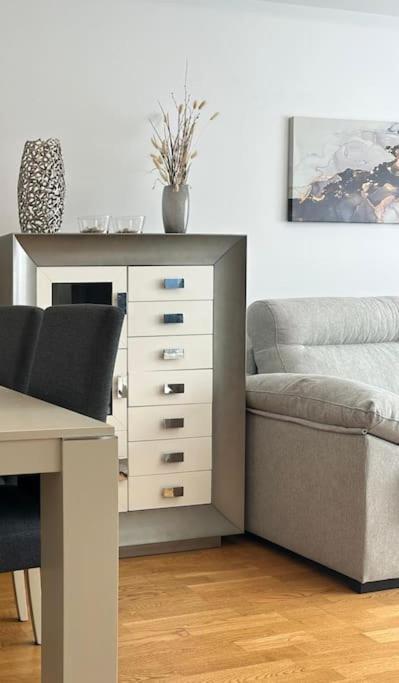 Studio 14 + Garaje Incluido. Nuevo, Elegante, Acogedor. Haro Bagian luar foto